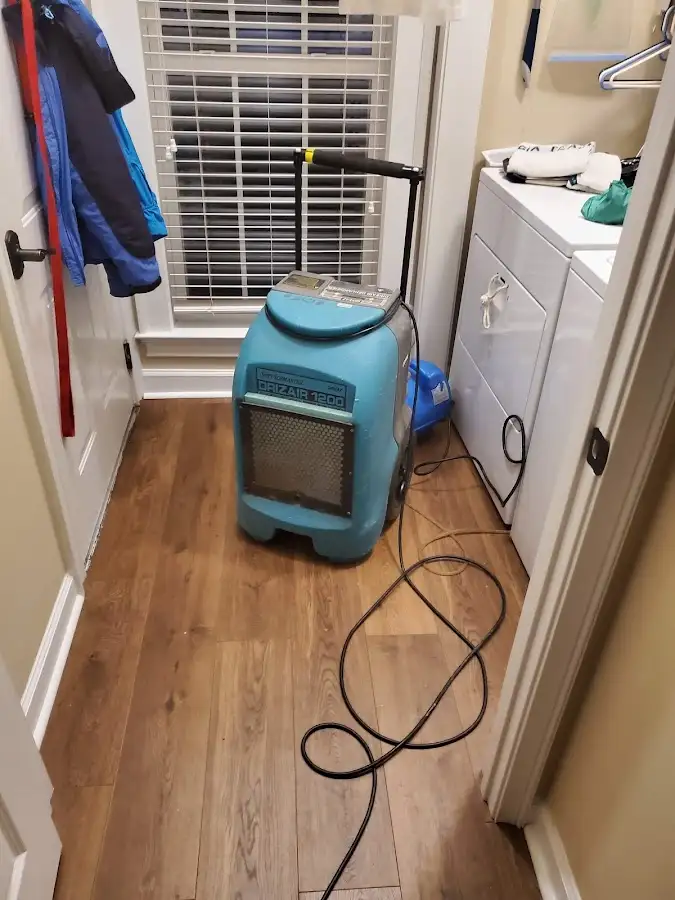 Commercial dehumidifier deployed for Crawl Space Restoration in Lake Jackson